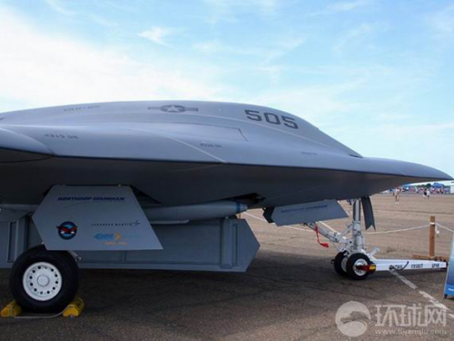 資料圖:美軍X-47B無(wú)人攻擊機(jī) 資料圖:美軍X-47B無(wú)人攻擊機(jī)