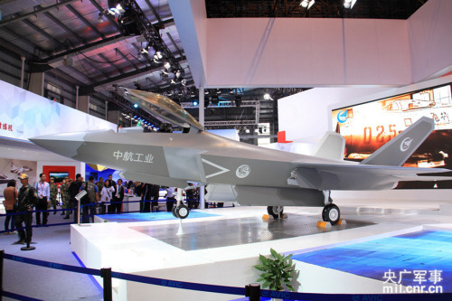 全仿真1:2的殲-31“鶻鷹”戰機模型 魏明 攝 全仿真1:2的殲-31“鶻鷹”戰機模型 魏明 攝