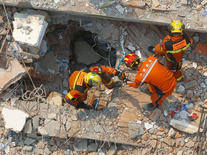 中國救援隊伍在緬開展聯(lián)合救援行動