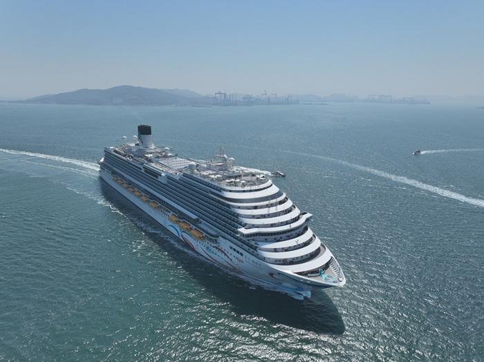 首艘國產大型郵輪“愛達·魔都號”開啟青島航次