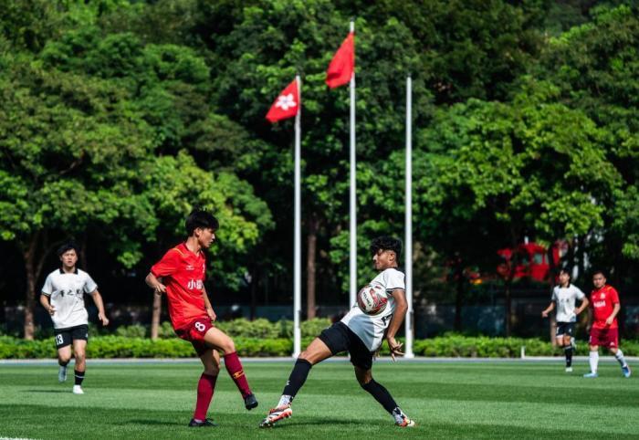 貴州村超足球小將與香港足球少年“過(guò)招”交流