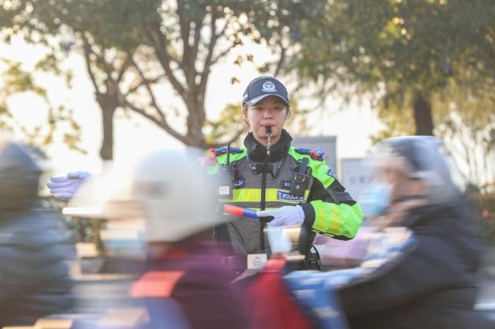 “飛燕”巡城剛柔并濟守護街巷暢通