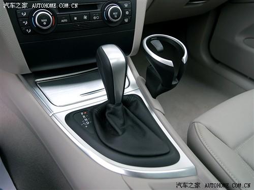 ��܇֮�� �M(j��n)�ڌ��R ���R1ϵ 08�� 130i �Ԅ�(d��ng)��