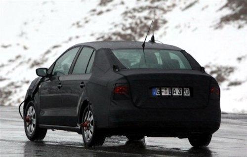 國產的樣版 大眾新POLO三廂版首次曝光 汽車之家 國產的樣版 大眾新POLO三廂版首次曝光 汽車之家