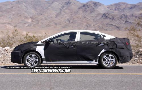 內(nèi)部配置豐富 全新現(xiàn)代伊蘭特諜照再曝