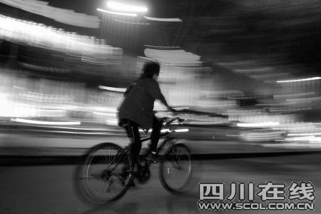 白領因壓力晚上不回家街上瞎逛被稱鬼旋族