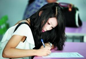 ǧ�f�������H�Ɍ�����1500����Ů�Ԉ���(�M�D)