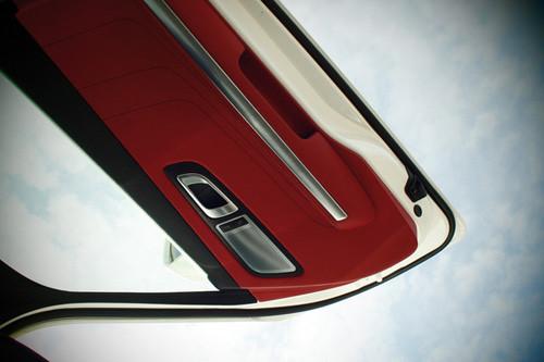 經典重現 海外試梅賽德斯-奔馳SLS AMG