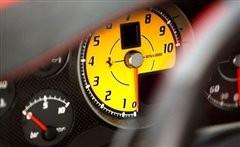 彗星撞地球 奧迪R8單挑法拉利Scuderia