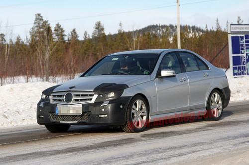 預(yù)計(jì)年底上市 2011款奔馳C級清晰諜照