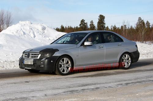 預(yù)計(jì)年底上市 2011款奔馳C級清晰諜照