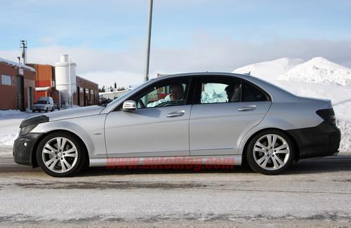 預(yù)計(jì)年底上市 2011款奔馳C級清晰諜照