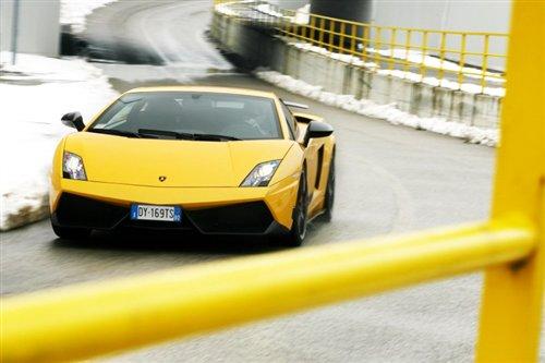 憤怒的公牛 試駕蘭博基尼Superleggera 汽車之家 憤怒的公牛 試駕蘭博基尼Superleggera 汽車之家