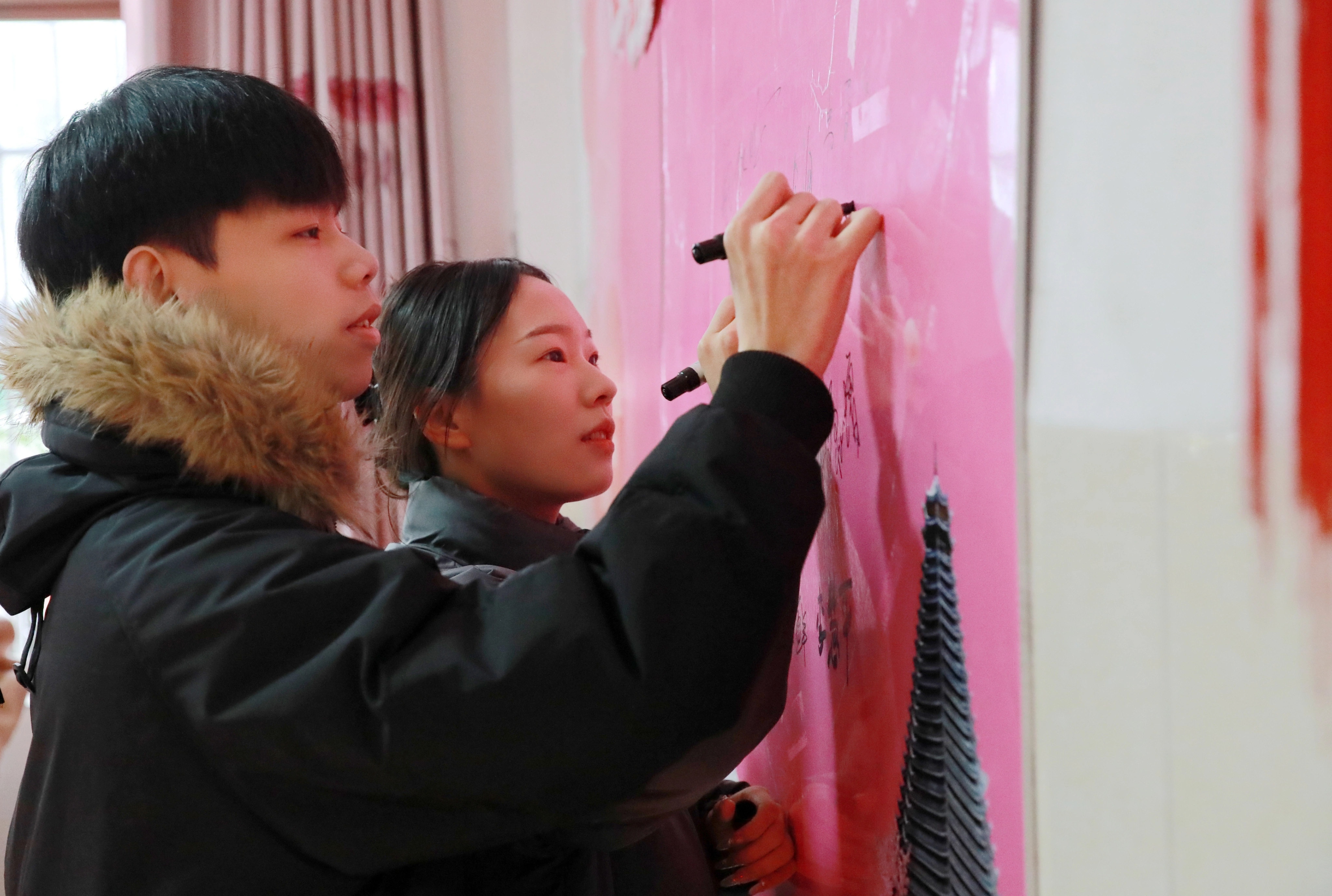 甜蜜浪漫情人節 廣西侗鄉迎來“領證熱”