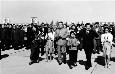 西哈努克系堅定民族獨立者被譽“神一樣國王”