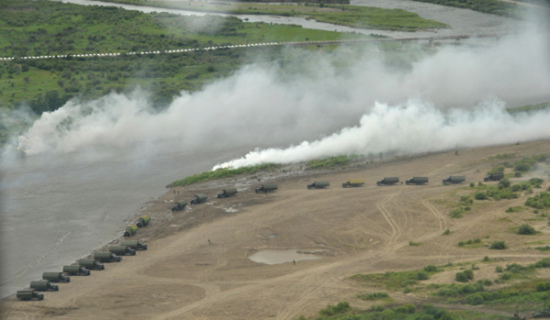 俄特種醫療隊為中俄聯合軍演參加者提供救助(圖)