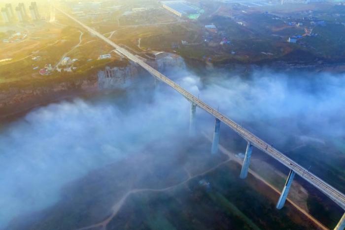 湖北宜昌：輕紗霧漫黃柏河